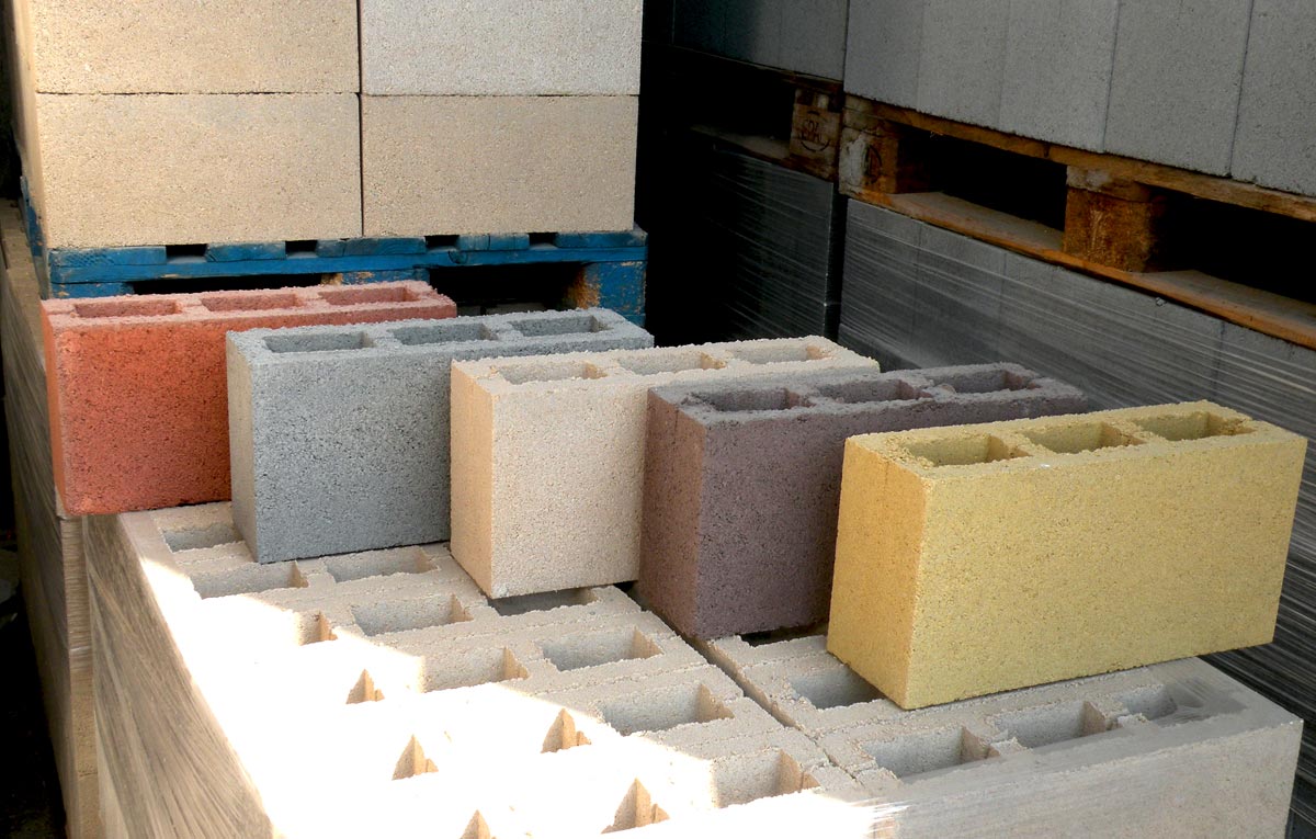 Как построить забор из бетонных блоков